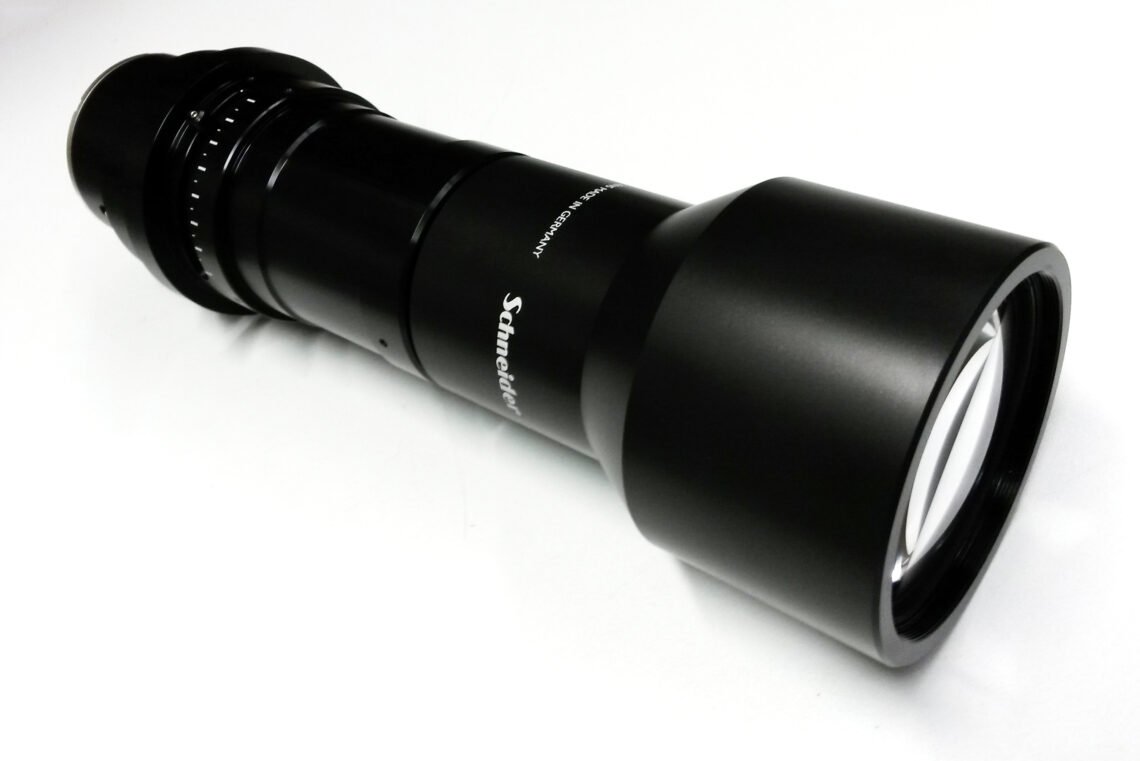텔레센트릭 렌즈 단면 예시 (Bi-telecentric lens) - 사진: Laserlicht, CC BY-SA 4.0, Wikimedia Commons